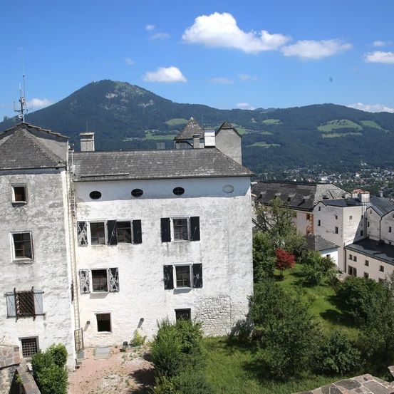 Bild enthält, Building, Monastery, Outdoors, Neighborhood, Nature, Countryside, Cityscape, Urban, Village, Housing