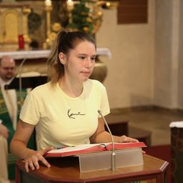 Bild enthält, Adult, Female, Person, Woman, Male, Man, Priest, Face, Head