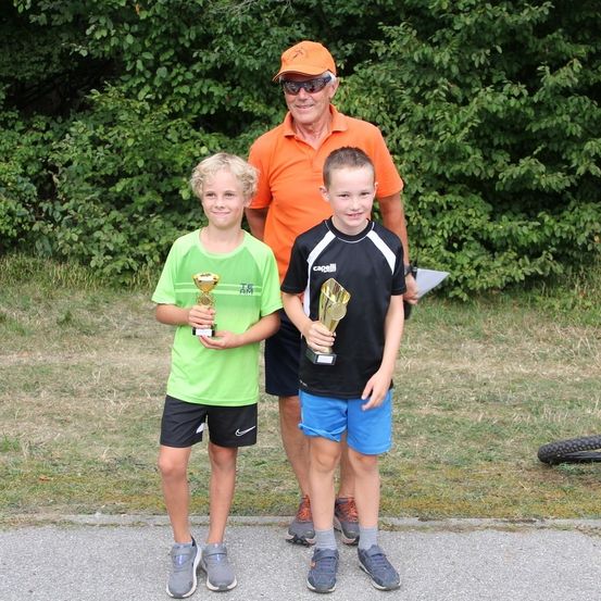 Bild enthält, Shorts, T-Shirt, Photography, People, Person, Portrait, Baseball Cap, Boy, Child, Male
