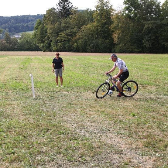 Bild enthält, Person, Bicycle, Transportation, Vehicle, Machine, Wheel, Cycling, Sport