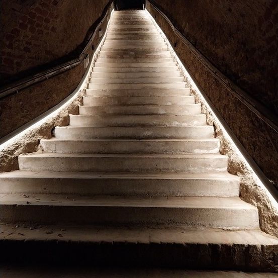 Bild enthält, Architecture, Building, House, Housing, Staircase, Handrail