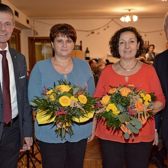 Bild enthält, Flower, Flower Arrangement, Flower Bouquet, Floral Design, Adult, Female, Person, Woman, Male, Man