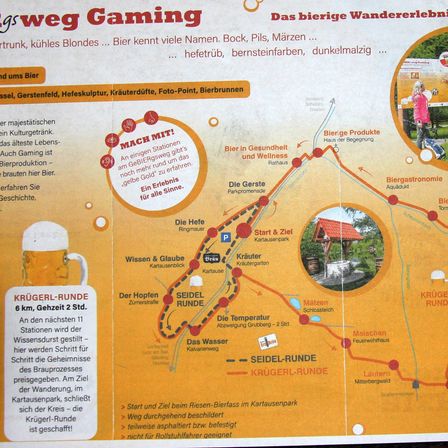 Das Bild ist eine Karte eines Bierwanderwegs mit Schwerpunkt auf der Brauereigeschichte. Sie zeigt zwei Routen, die Krugel-Route und die Seidel-Route, mit verschiedenen markierten Sehenswürdigkeiten. Die Karte enthält Informationen über Biergeschichte, gesundheitliche Vorteile und Brauprozesse.
