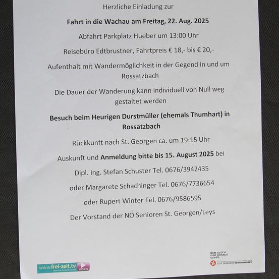 Einladung zur Fahrt nach Wachau am Freitag, 22. August 2025. Abfahrt Parkplatz Hueber um 13:00 Uhr. Reisebüro Edtbrustner, Preis 18-20 Euro. Wandermöglichkeit in der Umgebung. Rückkehr ca. 19:15 Uhr. Besuch bei Durstmuehlen, Anmeldung bis 15. August 2025. Kontakt Stefan Schuster oder Margarete Schachinger.