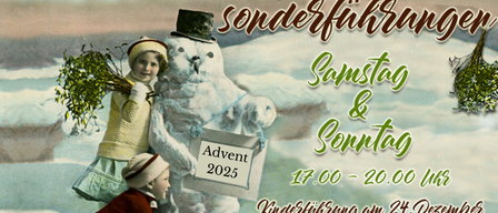 Ein Plakat für eine besondere Adventsveranstaltung im Jahr 2025. Es zeigt einen Schneemann mit einem Schild 'Advent 2025'. Zwei Kinder stehen neben dem Schneemann. Die Zeiten für Samstag und Sonntag sind angegeben.