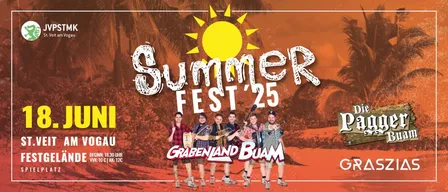 Ein Plakat für Summer Fest'25 mit einer Band auf der Bühne vor tropischem Hintergrund. Das Event ist für Juni geplant. Die Bandmitglieder halten Musikinstrumente.