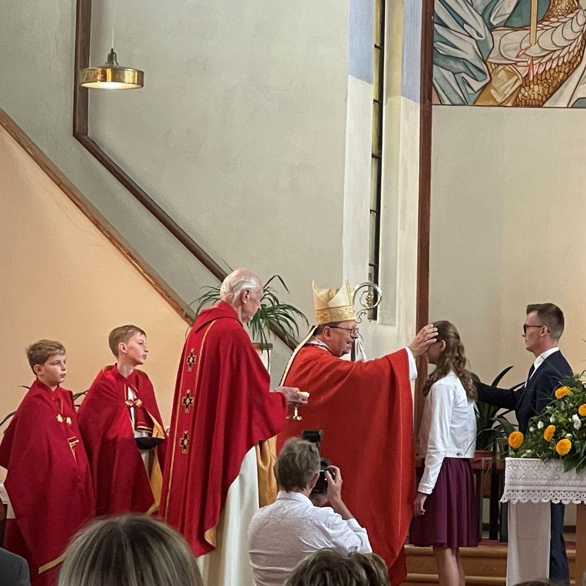 Bild enthält, Adult, Male, Man, Person, Boy, Teen, Bride, Female, Woman, Child