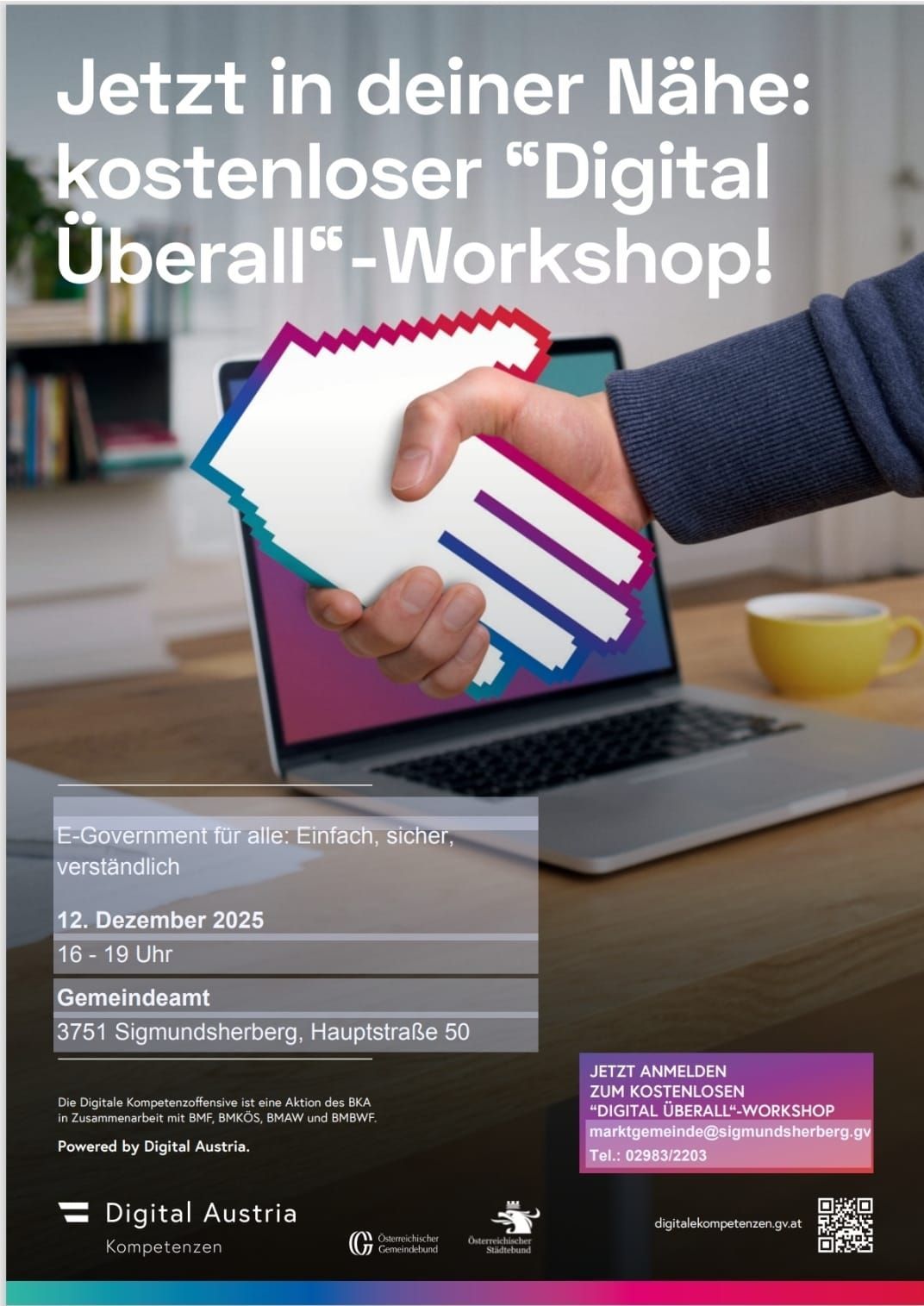 Eine Anzeige für ein Workshop mit dem Titel 'Digital Ubstall' wird gezeigt. Eine Hand, die ein Papier hält, ist auf einem Laptop abgebildet, mit einem Becher auf dem Schreibtisch. Datum und Ort sind ebenfalls angezeigt.