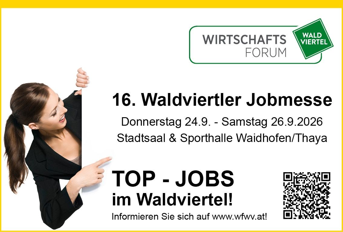 Eine Frau zeigt auf ein weißes Schild, das die 16. Waldviertler Jobmesse bewirbt. Termine: Donnerstag, 24. bis Samstag, 26. Ort: Stadtsaal & Sporthalle Waidhofen. Besuchen Sie www.wfvw.at für weitere Informationen.
