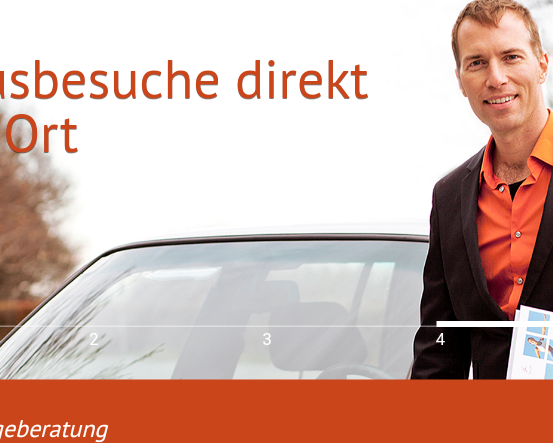 Ein Mann steht neben einem Auto und hält eine Zeitschrift. Der Text auf dem Bild lautet 'Hausbesuche direkt vor Ort'. Unter dem Bild ist der Text 'Pflegeberatung' zu sehen.