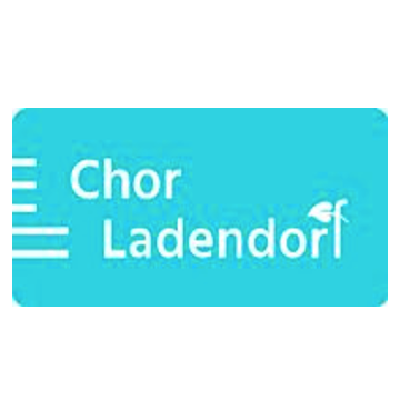 Das Logo von Chor Ladendorf ist auf einem türkisfarbenen Hintergrund zu sehen. Der Name Chor Ladendorf ist weiß geschrieben und befindet sich über einem stilisierten Blatt.