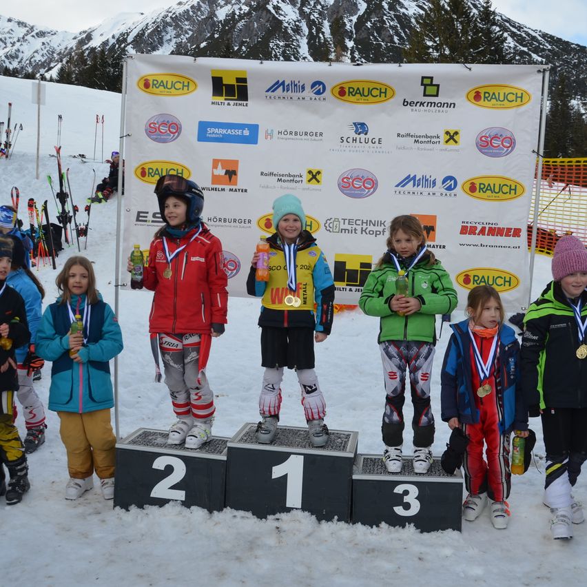 Bild enthält, Outdoors, Piste, Person, Boy, Child, Male, Jacket, Shoe, Glove, People