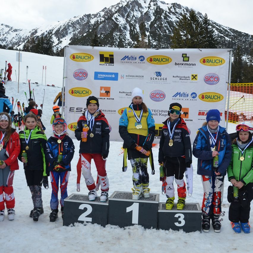 Bild enthält, Outdoors, Piste, Person, Boy, Child, Male, People, Jacket, Shoe, Glove