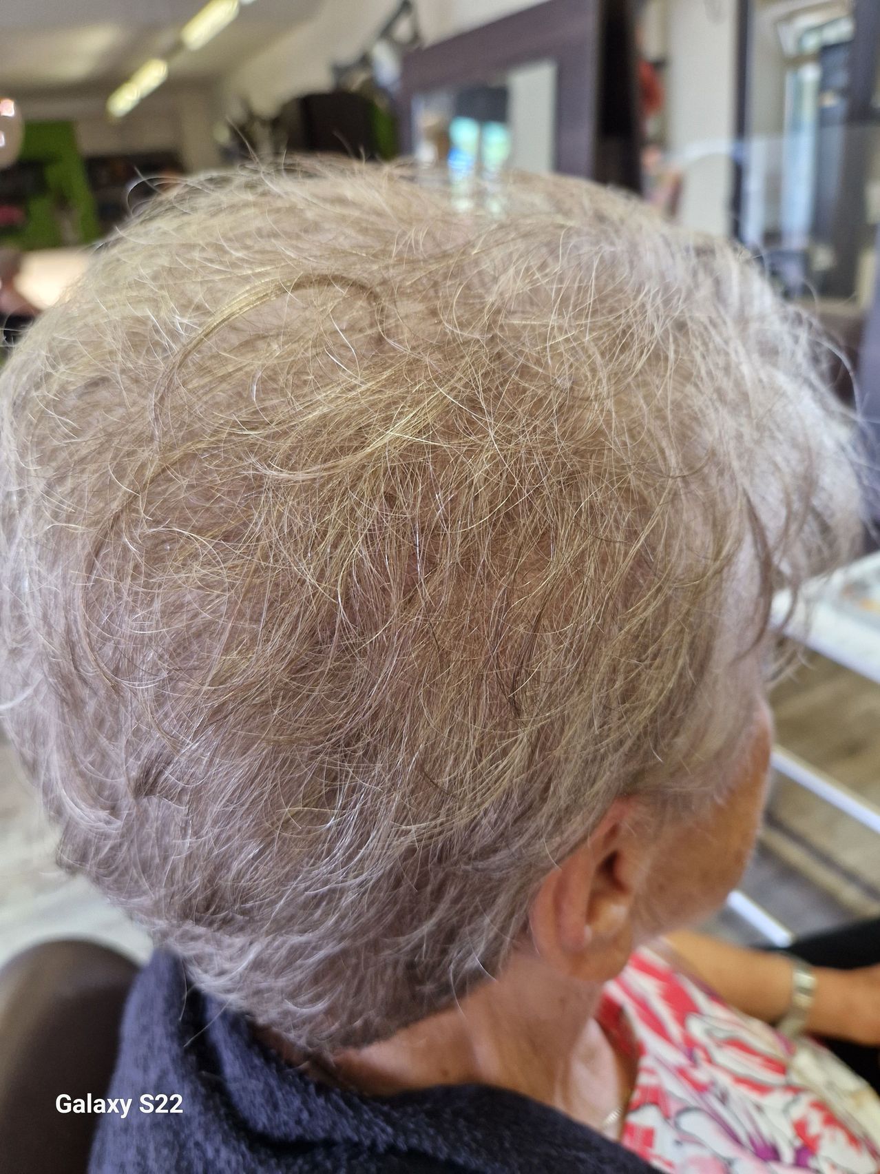 Bild enthält, Blonde, Hair, Person, Face, Head, Photography, Portrait, Body Part, Finger, Hand