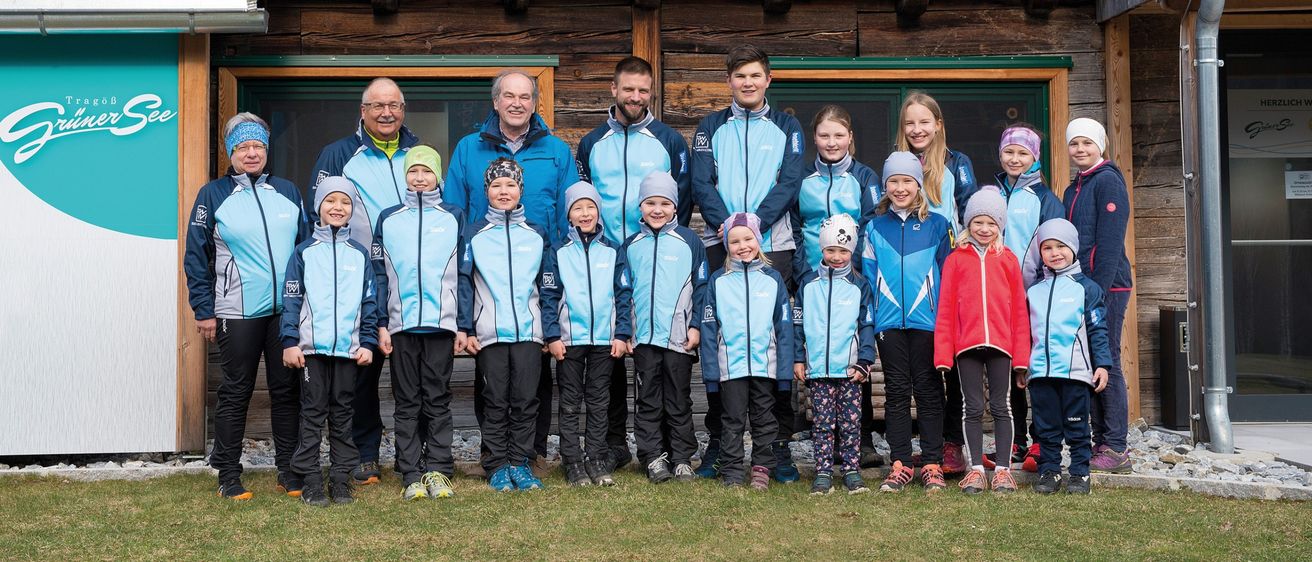 Bild enthält, People, Person, Pants, Shelter, Coat, Jacket, Portrait, Jeans, Adult, Man