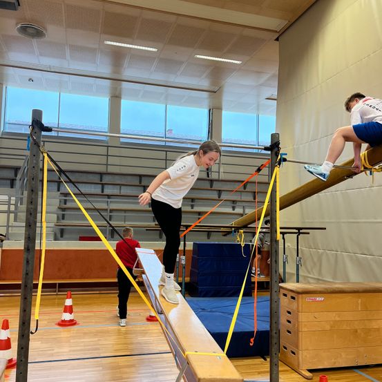 Bild enthält, Fitness, Pilates, Sport, Working Out, Person, Clothing, Footwear, Shoe