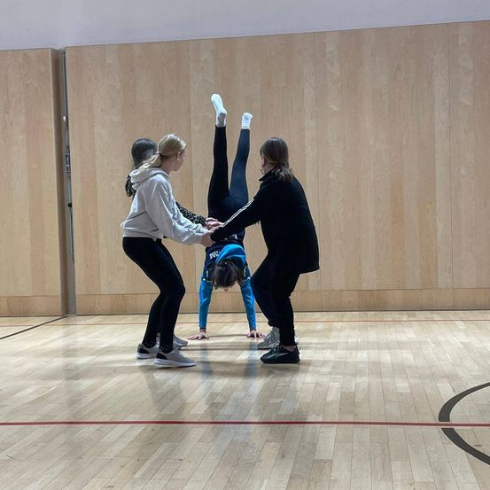 Bild enthält, Dancing, Leisure Activities, Person, Adult, Female, Woman, Clothing, Hosiery, Sock