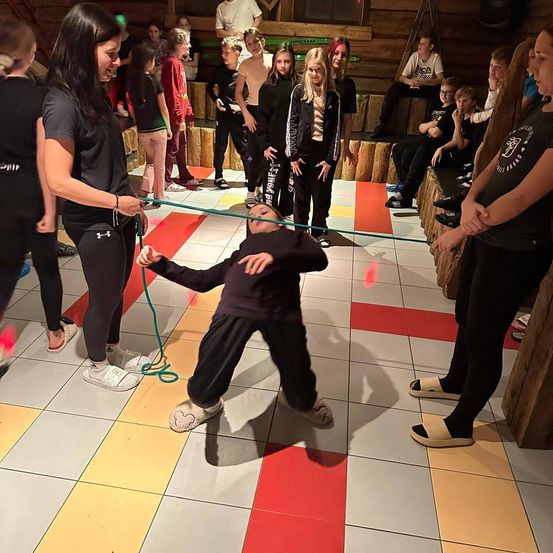 Bild enthält, Adult, Female, Person, Woman, People, Boy, Child, Male, Pilates, Sock