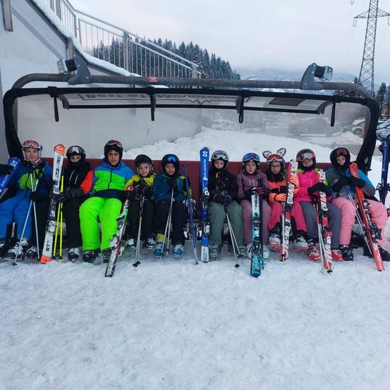 Bild enthält, Nature, Outdoors, Snow, People, Person, Adult, Male, Man, Skiing, Glove