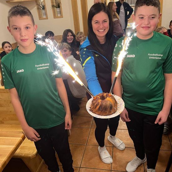 Bild enthält, People, Person, Adult, Male, Man, Boy, Teen, Fun, Party, Woman