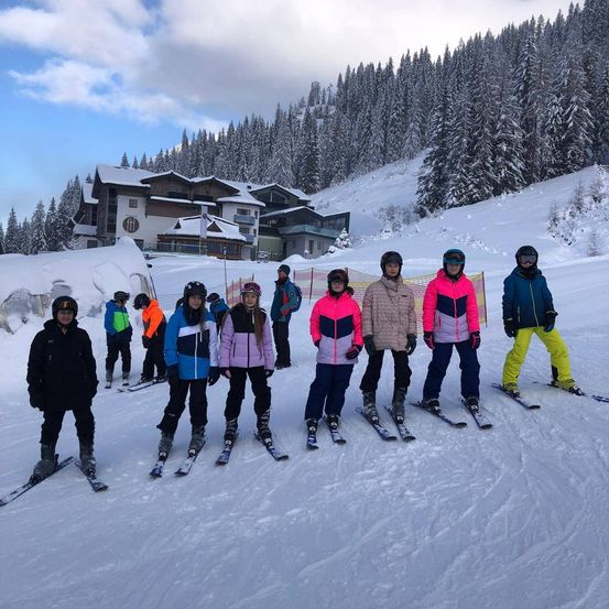 Bild enthält, Nature, Outdoors, Adult, Male, Man, Person, Snow, Skiing, Shoe, Glove