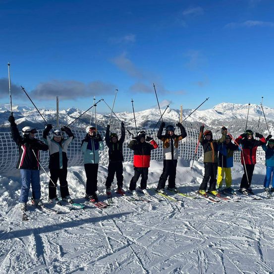Bild enthält, Nature, Outdoors, Snow, Person, Skiing, Sport, Glove, Sword, Shovel, Shoe