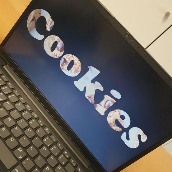 Bild enthält, Computer, Electronics, Laptop, Pc, Text, Screen, Hardware, Monitor, Symbol, Number