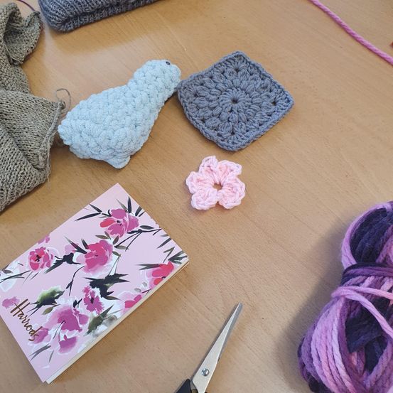 Bild enthält, Home Decor, Scissors, Art