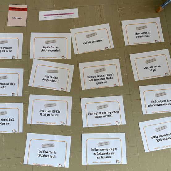 Bild enthält, Text, Advertisement, Poster, Paper