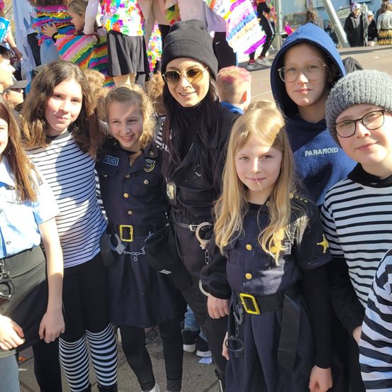 Bild enthält, People, Person, Photography, Portrait, Female, Girl, Teen, Coat, Child, Hat