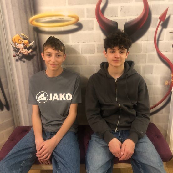 Bild enthält, Pants, Person, Photography, Portrait, Jeans, T-Shirt, Jacket, Boy, Male, Teen