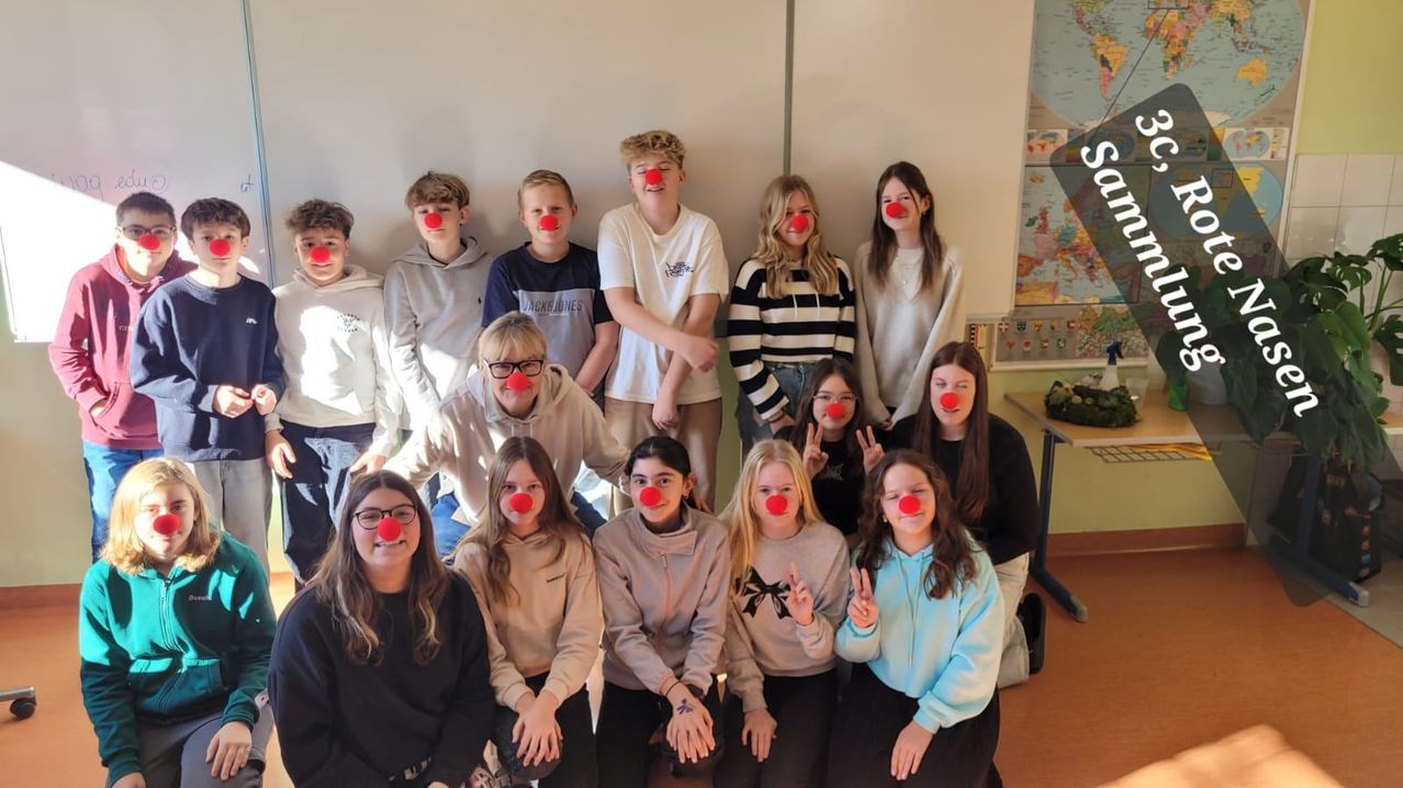 Bild enthält, People, Person, Adult, Female, Woman, Groupshot, Male, Man, Boy, Child