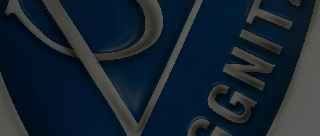 Das Bild zeigt ein Fußballspiel zwischen SC Gniglnitz und SV. Beide Teams haben Logos, wobei das Logo von SC Gniglnitz einen Schild und das Logo von SV einen Fußball zeigt. Das Spieldatum ist 19 gegen 22.