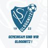 Ein blaues Schildlogo mit einem Fußball und der Aufschrift 'SV GLOGGNITZ 19 22'. Darunter steht 'GEMEINSAM SIND WIR GLOGGNITZ!' in fetter Schrift.