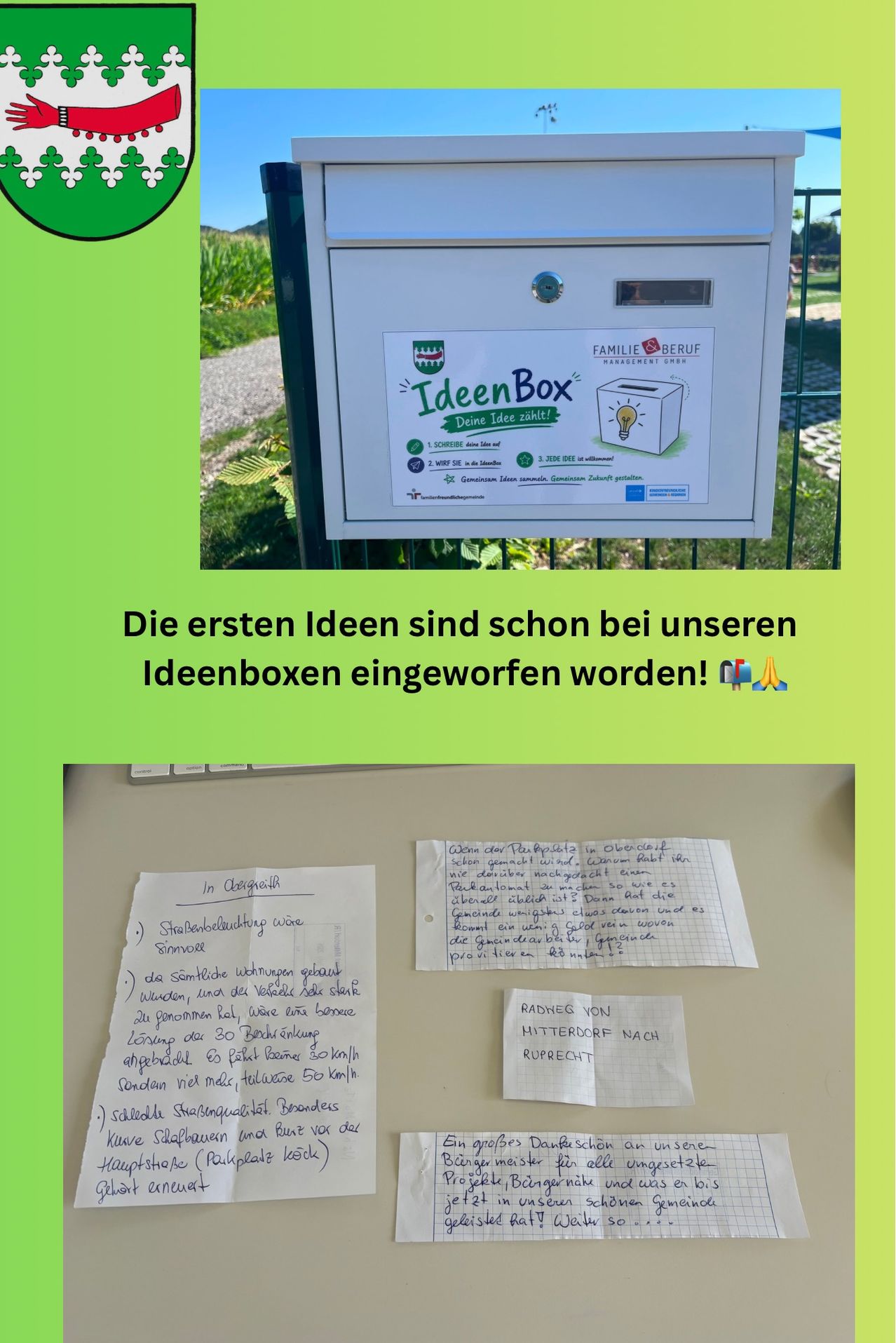 Ein Plakat, das eine 'IdeeBox' für Ideen bewirbt, mit einem Glühbirnensymbol und Text auf Deutsch, auf grünem Hintergrund. Darunter handgeschriebene Notizen auf Papier mit deutschem Text.