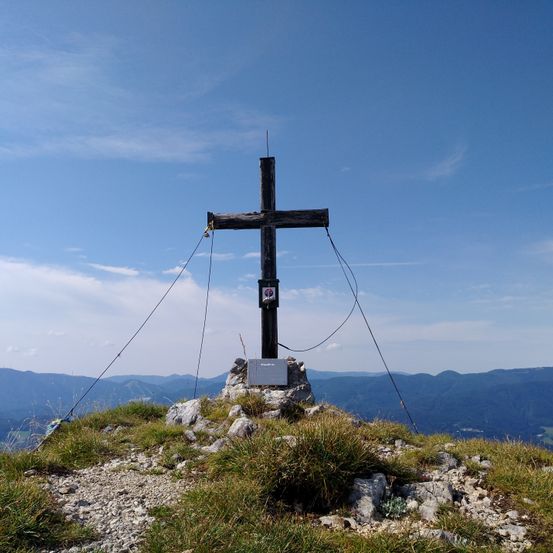 Bild enthält, Cross, Symbol, Outdoors