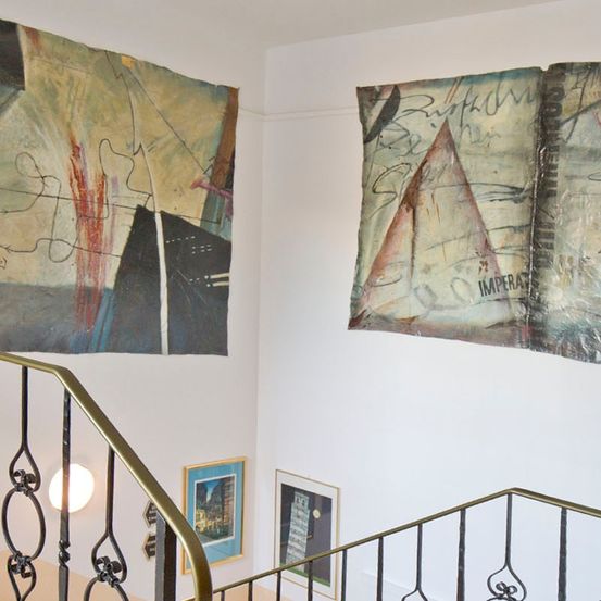 Bild enthält, Handrail, Art, Painting, Architecture, Building, House, Housing, Staircase, Modern Art, Railing