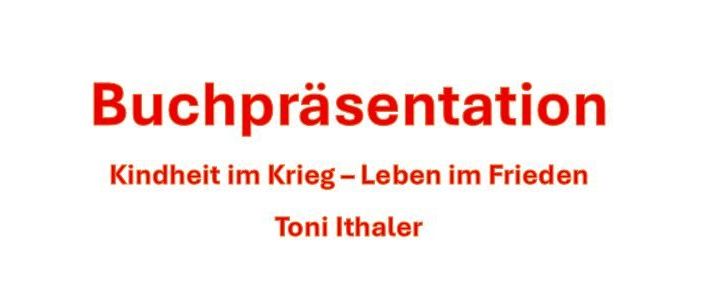 Ein Schwarz-Weiß-Foto eines Helms mit einer Taube darauf. Der Text lautet 'Buchpräsentation Kindheit im Krieg - Leben im Frieden Toni Ithaler'.
