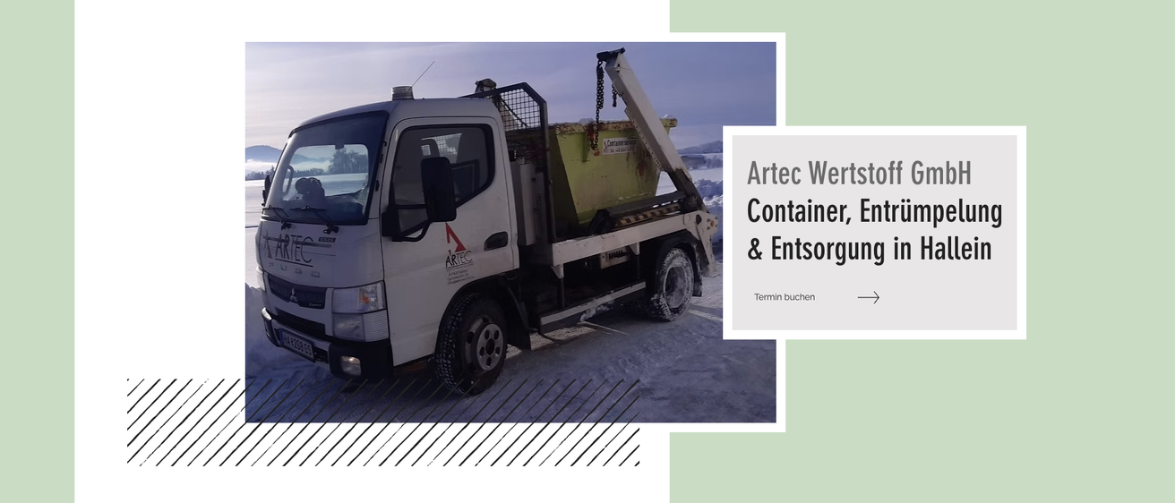 Ein weißer Lastwagen mit einem Hebearm trägt einen gelben Container, geparkt auf einer verschneiten Straße. Der Text lautet Artec Wertstoff Container, Entrüumerung & Entsorgung in Termin buchen.