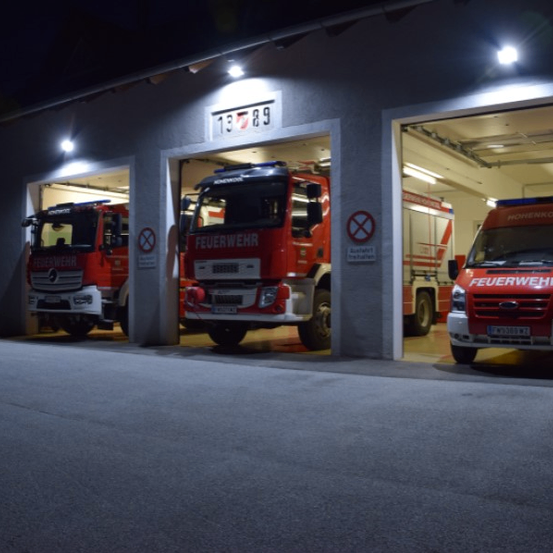 Bild enthält, Fire Truck, Transportation, Truck, Vehicle, Fire Station, Car, Machine, Wheel