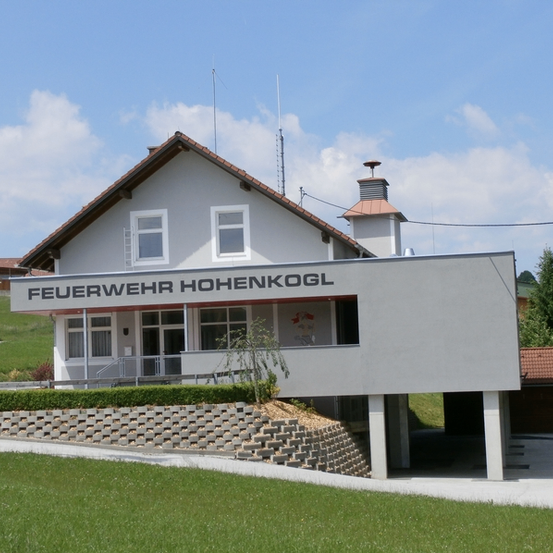 Bild enthält, Architecture, Building, Outdoors, Shelter, Grass, Plant, Monastery, Lawn