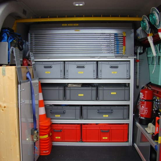 Bild enthält, Car, Transportation, Vehicle, Garage, Indoors, Box