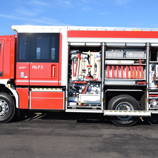 Bild enthält, Transportation, Truck, Vehicle, Machine, Wheel, Fire Truck, Fire Station
