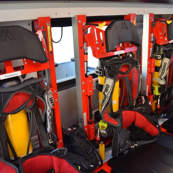 Bild enthält, Cushion, Home Decor, Accessories, Belt, Transportation, Vehicle