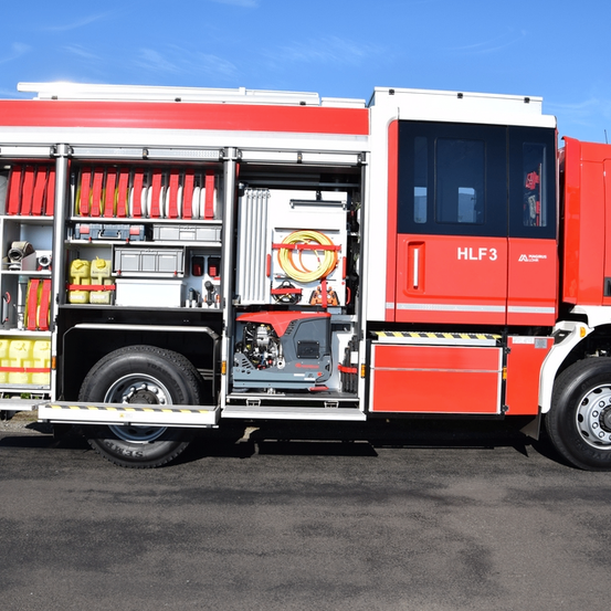 Bild enthält, Transportation, Truck, Vehicle, Machine, Wheel, Fire Truck, Fire Station