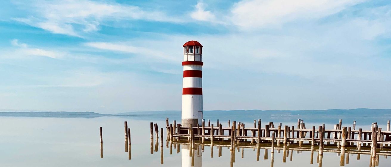 Bild enthält, Water, Waterfront, Nature, Outdoors, Scenery, Pier, Port, Lighthouse, Horizon, Sky