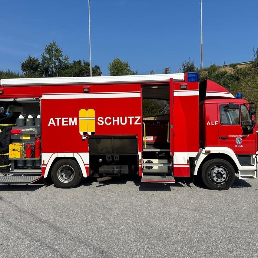 Bild enthält, Transportation, Vehicle, Truck, Machine, Wheel, Fire Station, Fire Truck