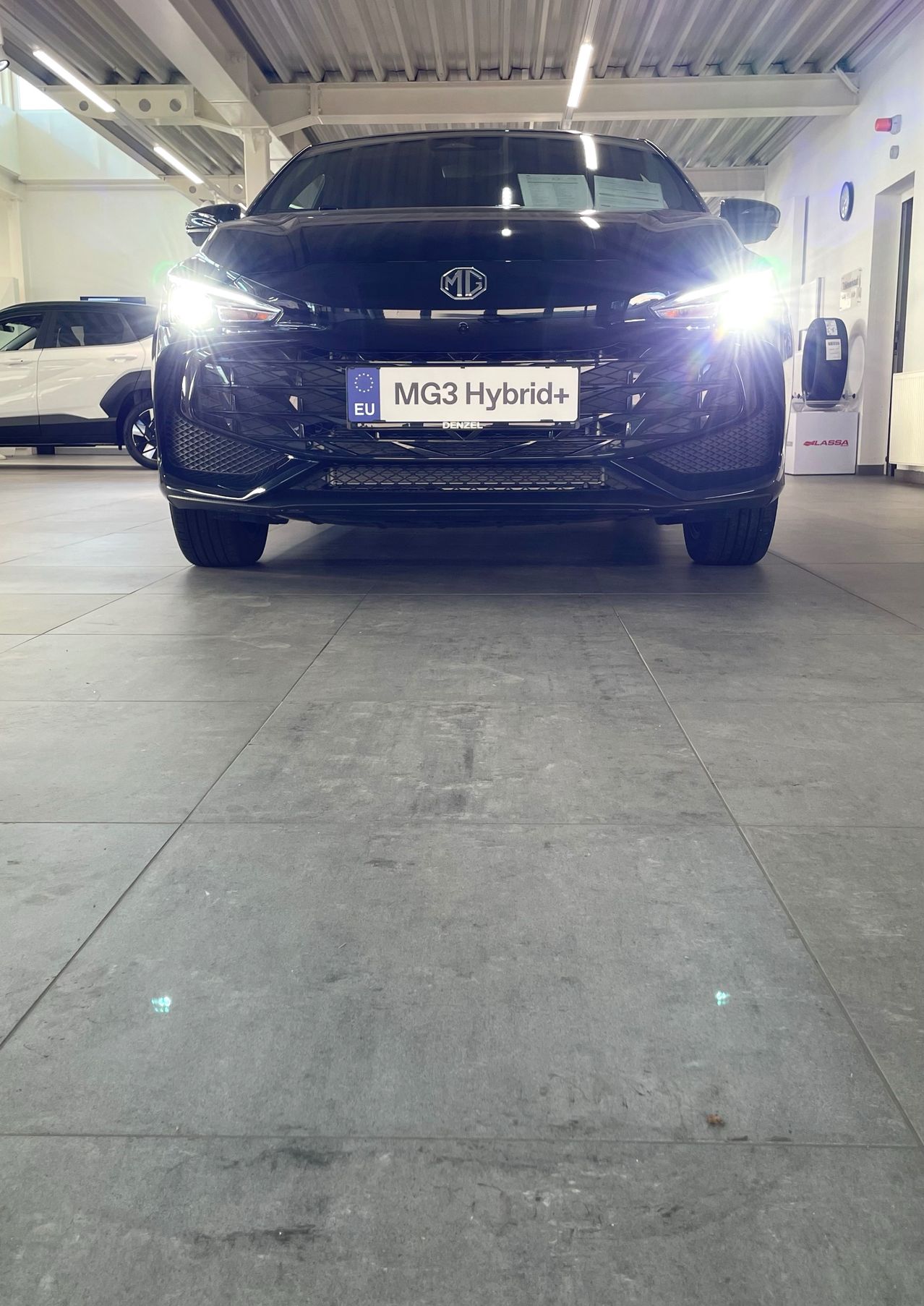 Bild enthält, Bumper, Transportation, Vehicle, Car, License Plate, Machine, Wheel