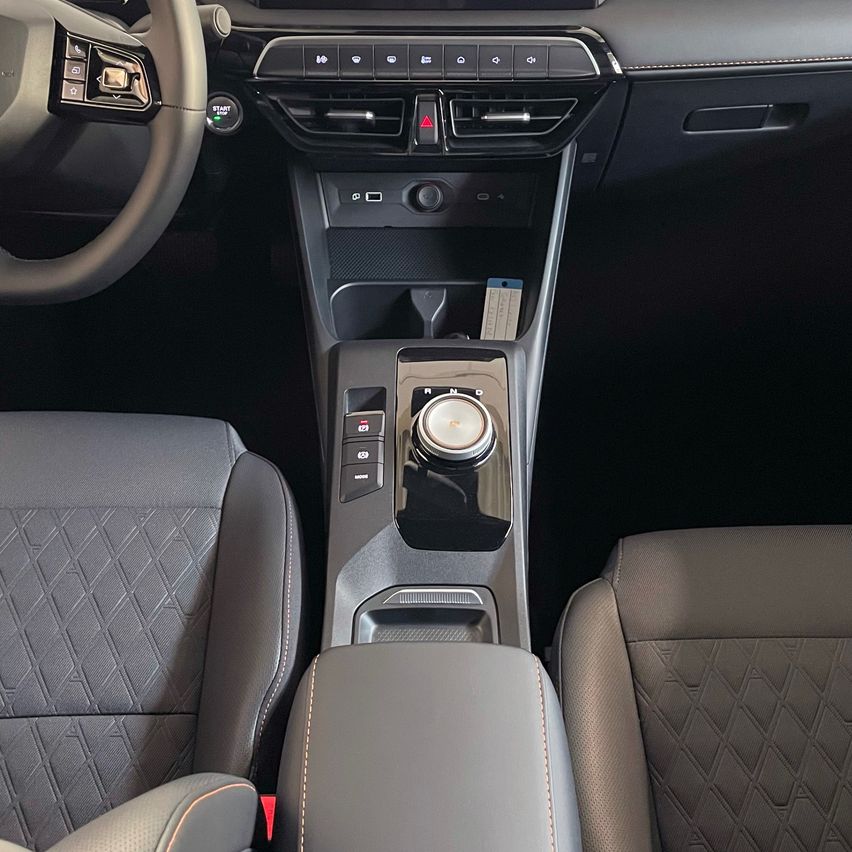 Bild enthält, Transportation, Vehicle, Car, Car - Interior, Machine, Wheel, Car Seat