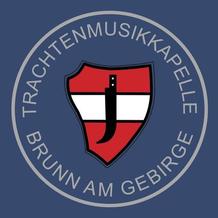 Das Bild zeigt das Logo der 'Trachtenmusikkapelle Brunn am Gebirge' mit einem Schild in rot-weißem Design und einem schwarzen Messer in der Mitte, vor einem blauen Hintergrund.